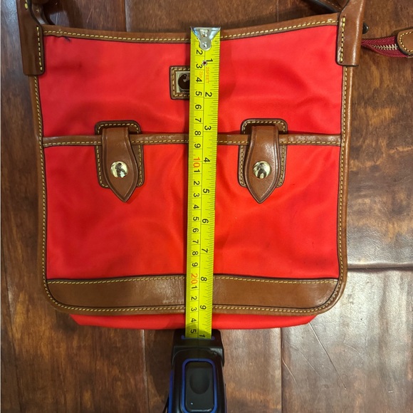 Dooney and Bourke red purse- used/ still in very good condition - Picture 10 of 12